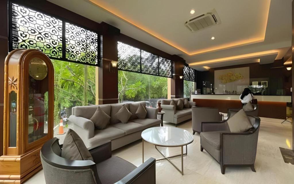 Narita Classic Hotel Сурабая Экстерьер фото